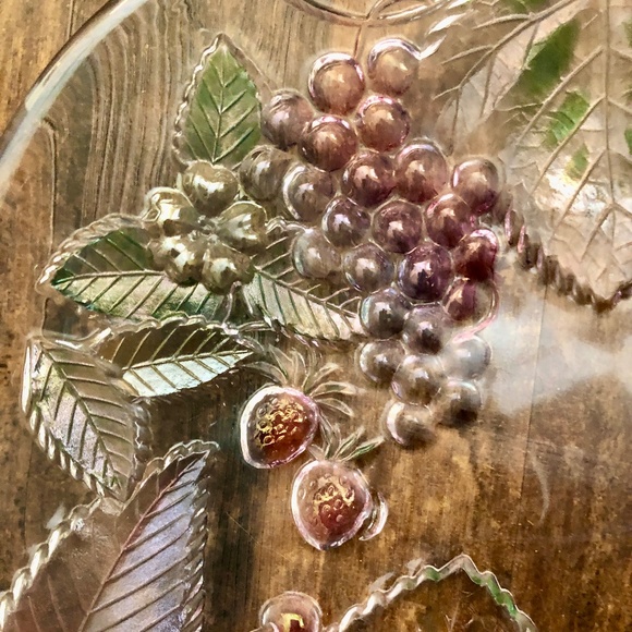 12" glass fruit bowl dish, platter, tray, etched grapevine 12.5" d x 2"h - Picture 4 of 10